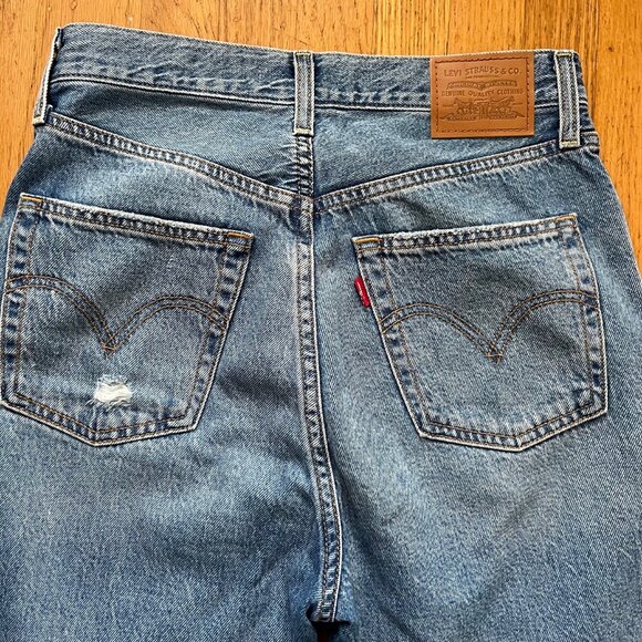 Levi's Ribcage Straight Ankle Jeans in Light Wash | Size 27 - Picture 5 of 7